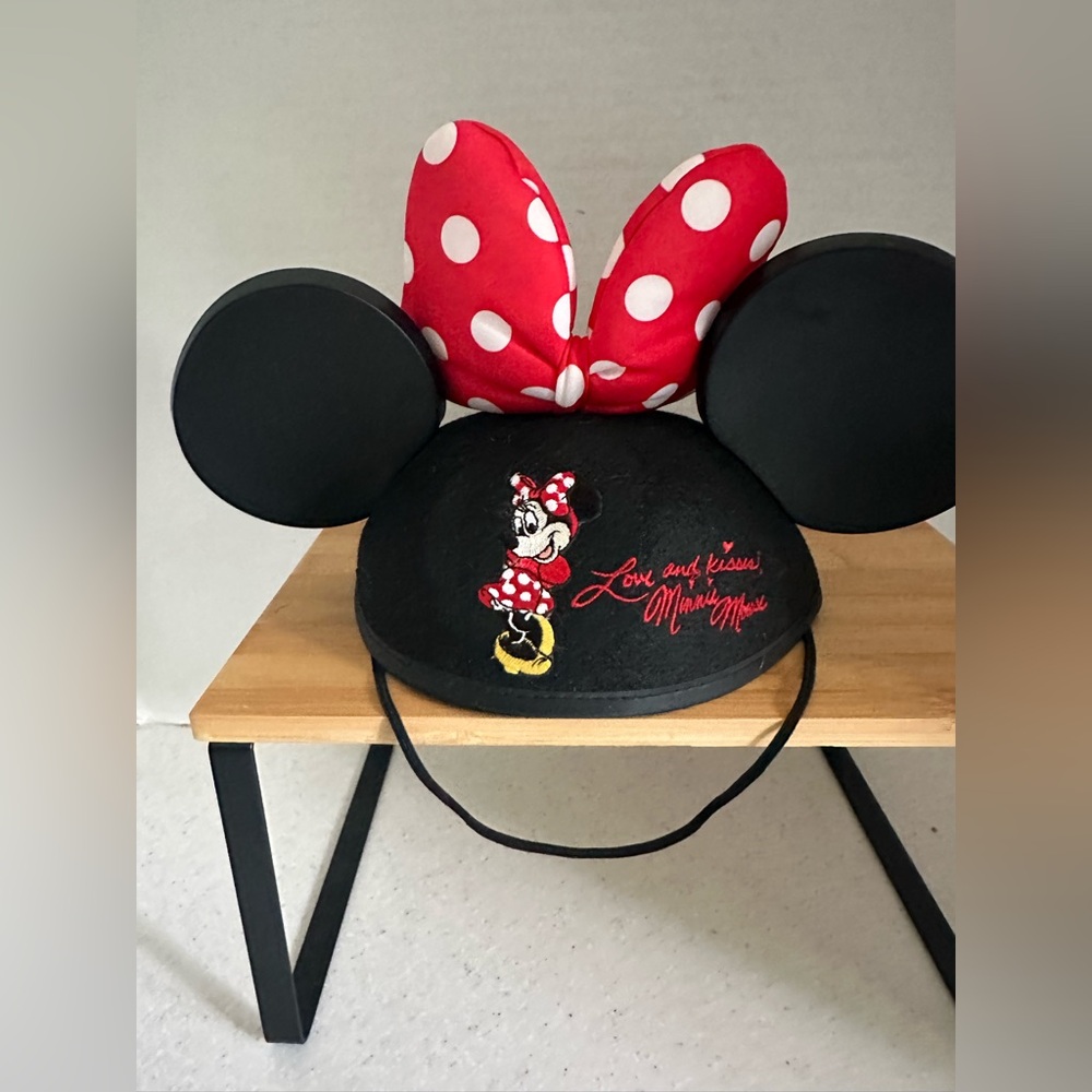 Disney Minnie Mouse Ears & Polka Dot Bow Love & Kisses Youth One Size Red Black